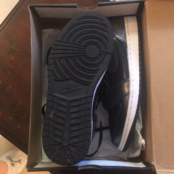 Men’s Air Jordan 1 Retro High Top - Picture 2 of 4